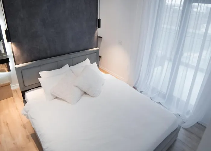 Апартаменти Luxury 2-bedroom 2-bath With Balcony Near Pipera Metro *