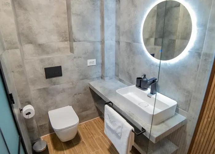 Luxury 2-bedroom 2-bath With Balcony Near Pipera Metro *