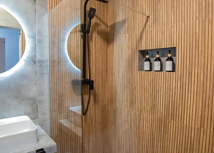 Luxury 2-bedroom 2-bath With Balcony Near Pipera Metro Апартаменти Бухарест