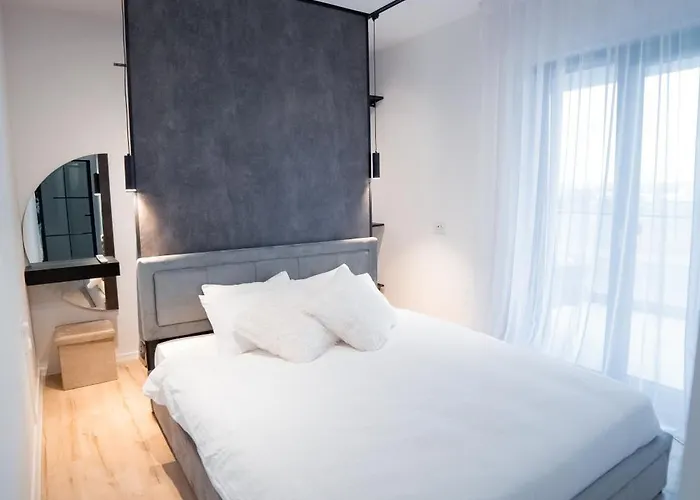 Luxury 2-bedroom 2-bath With Balcony Near Pipera Metro *