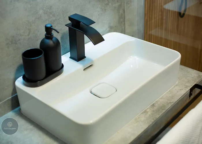 Апартаменти Luxury 2-bedroom 2-bath With Balcony Near Pipera Metro Бухарест