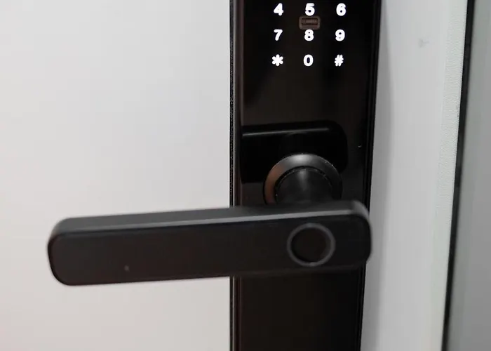 Апартаменти Luxury 2-bedroom 2-bath With Balcony Near Pipera Metro *