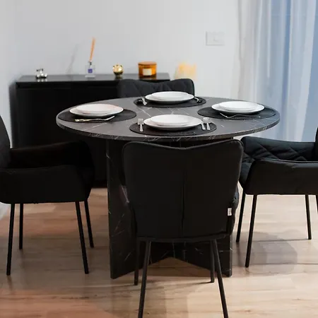 Executive 2Br Apartment With Fast Wi-Fi & Wraparound Balcony Near Promenada Mall * Bucarest