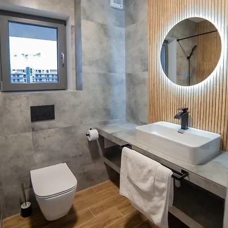 Appartamento Executive 2Br Apartment With Fast Wi-Fi & Wraparound Balcony Near Promenada Mall *