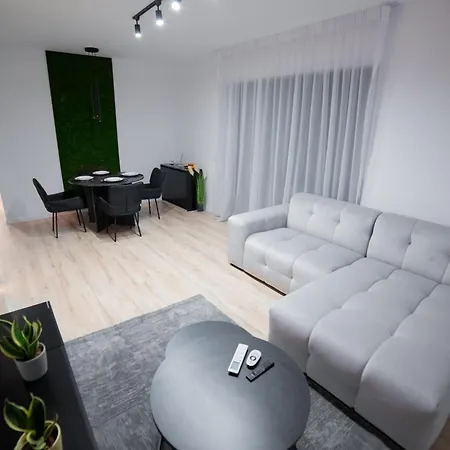 Luxury 2-bedroom 2-bath With Balcony Near Pipera Metro *