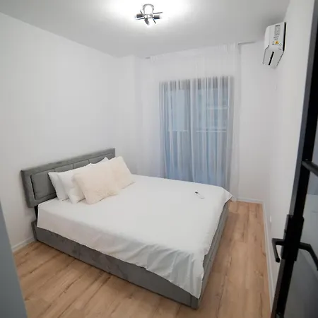 Two-bedroom With Wraparound Balcony Near Pipera Metro Bukareszt