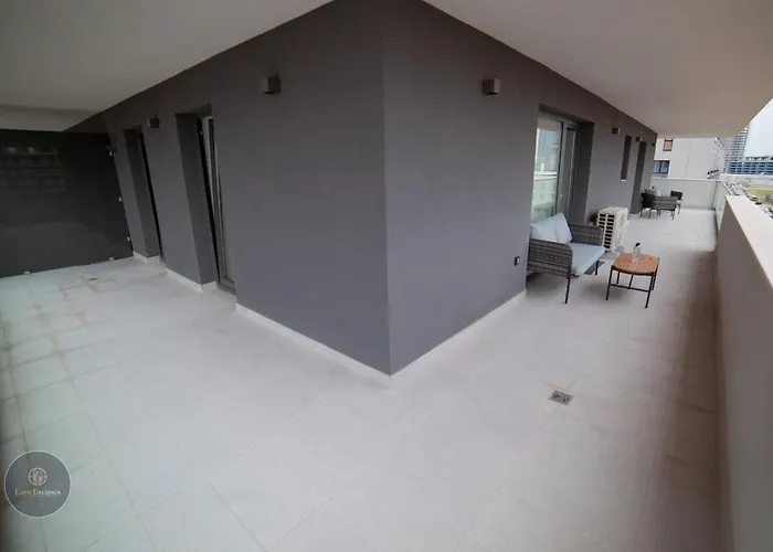 Luxury 2-bedroom 2-bath With Balcony Near Pipera Metro Apartman Bukarest