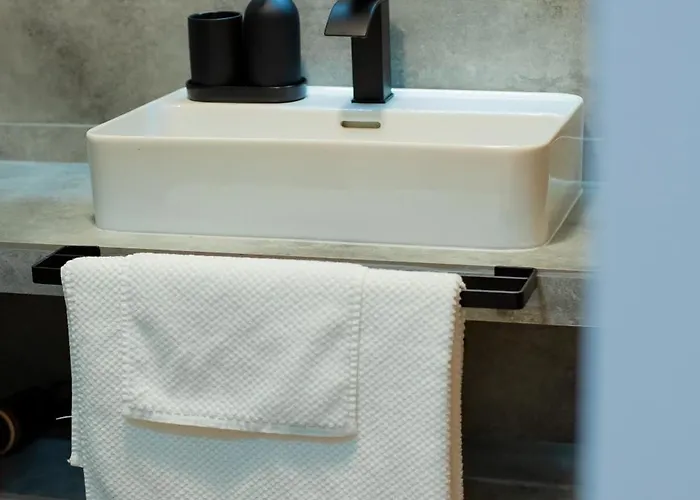 Luxury 2-bedroom 2-bath With Balcony Near Pipera Metro Apartman