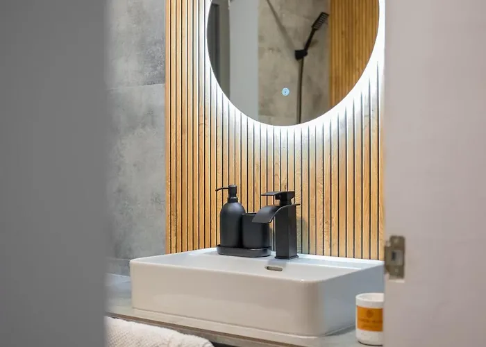 Apartman Luxury 2-bedroom 2-bath With Balcony Near Pipera Metro *