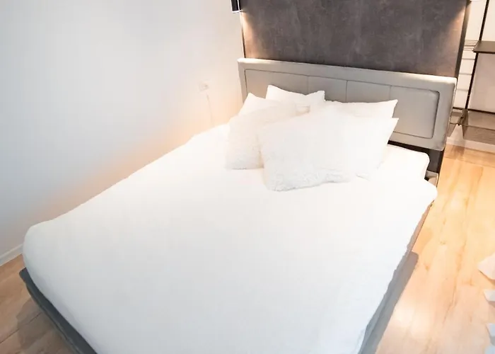 Luxury 2-bedroom 2-bath With Balcony Near Pipera Metro Apartment Bucharest