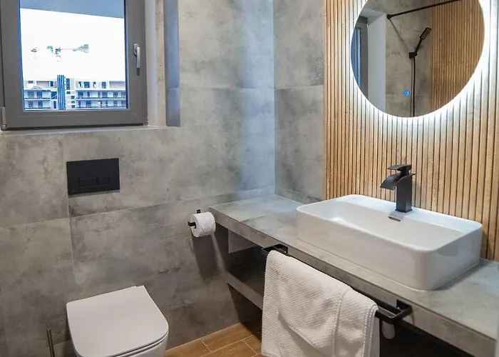 Apartment Luxury 2-bedroom 2-bath With Balcony Near Pipera Metro *