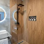 Two-bedroom With Wraparound Balcony Near Pipera Metro Apartamento Bucareste
