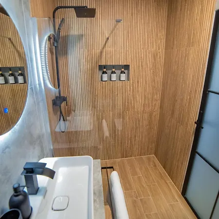 Appartement Luxury 2-bedroom 2-bath With Balcony Near Pipera Metro