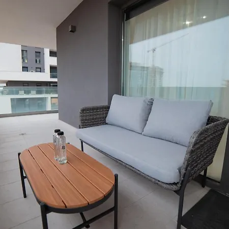 Luxury 2-bedroom 2-bath With Balcony Near Pipera Metro Appartement *