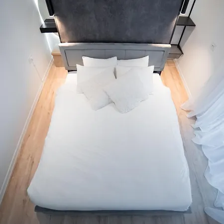 Appartement Luxury 2-bedroom 2-bath With Balcony Near Pipera Metro *