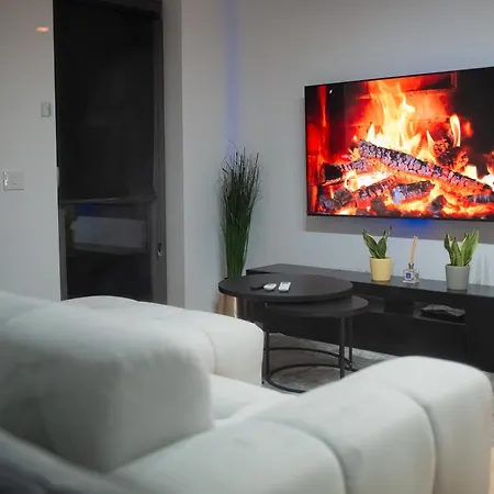 Apartment Luxury 2bedrooms 2 Bath Sleeps 4 Near Promenada Mall With Wifi