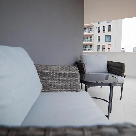 Luxury 2-bedroom 2-bath With Balcony Near Pipera Metro * Boekarest
