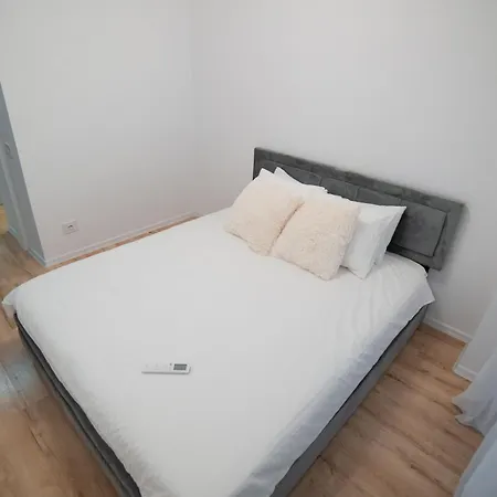 Luxury 2-bedroom 2-bath With Balcony Near Pipera Metro Appartement *