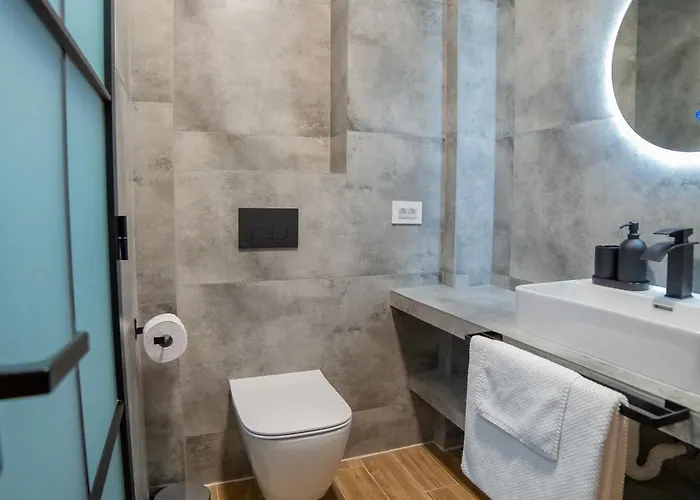 Two-bedroom With Wraparound Balcony Near Pipera Metro * Bükreş